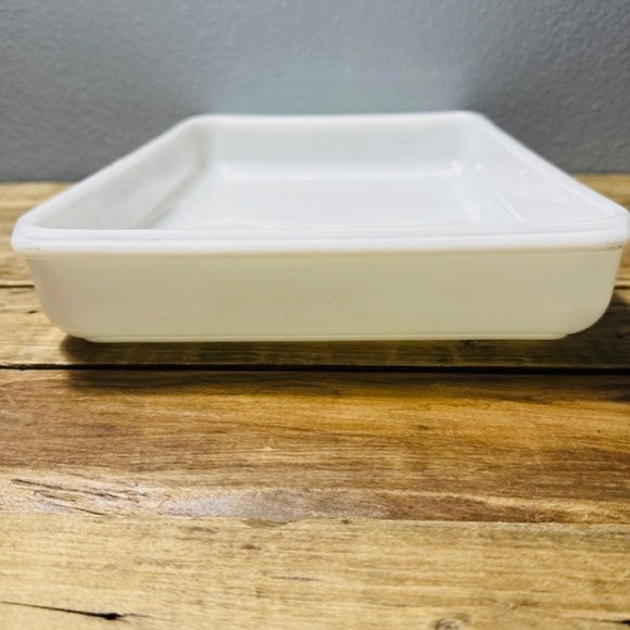 VTG Pyrex 933 Lasagna Baking Dish Friendship Red Bird Milk Glass EUC - Picture 4 of 9